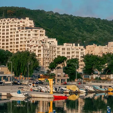 Marina Apartment-2bdr At South Bay Complex *