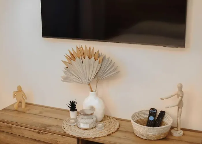 Marina Apartment-2bdr At South Bay Complex וארנה