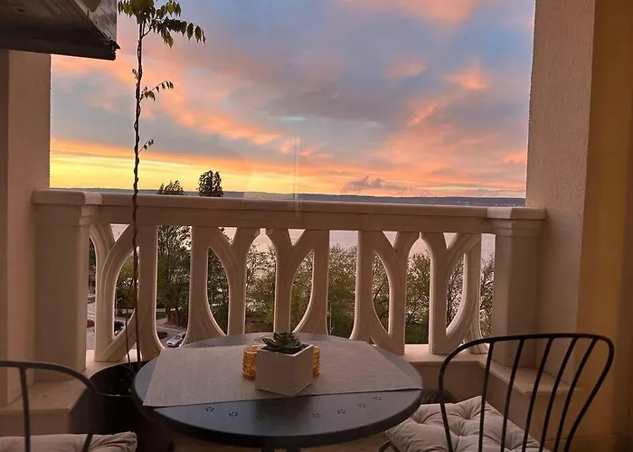 Marina Apartment-2bdr At South Bay Complex Апартаменты