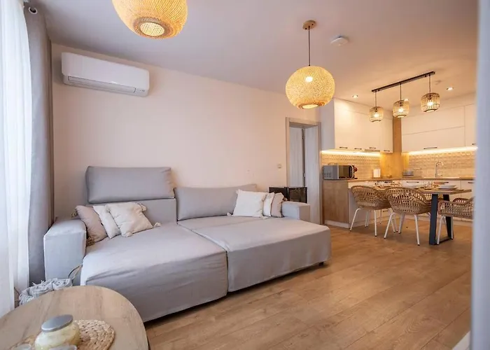 Marina Apartment-2bdr At South Bay Complex דירה וארנה