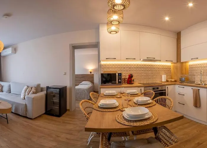 Marina Apartment-2bdr At South Bay Complex דירה וארנה