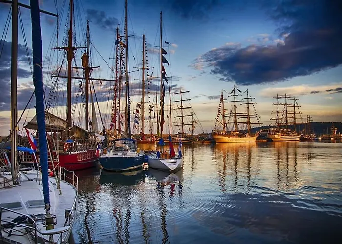 Marina Apartment-2bdr At South Bay Complex Апартаменты